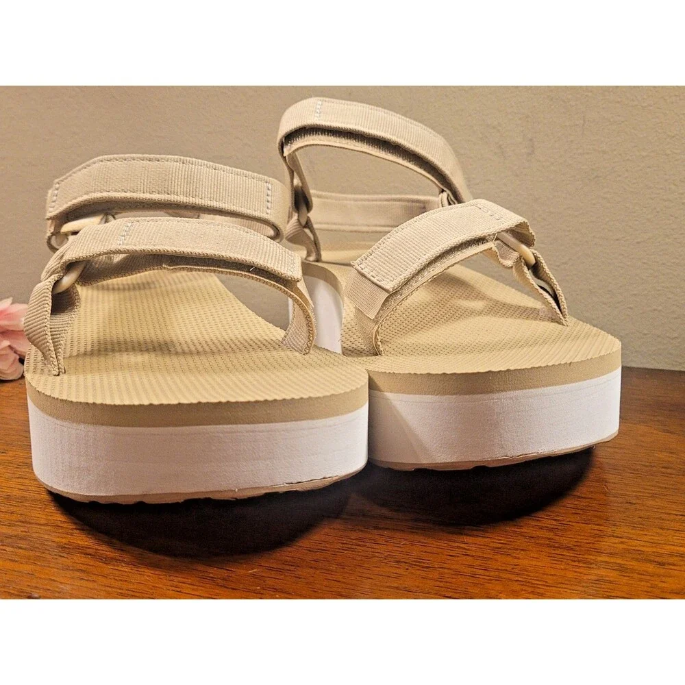 TEVA WOMEN FLATFORM UNIVERSAL LARK WHITE STRAPPY SANDALS US 9 Platform 1008844